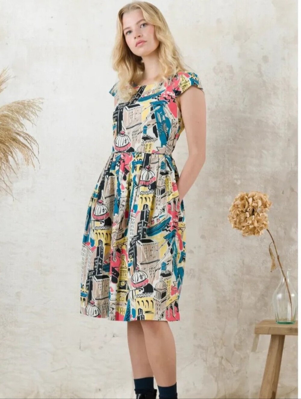 Emily And Fin Cityscape Print Cap-Sleeve Dress in Multicolor Size 18UK